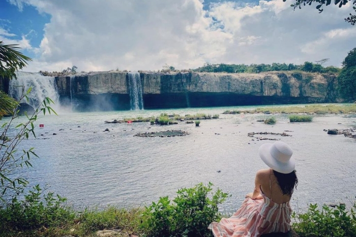Puissance et beauté de la cascade Dray Nur