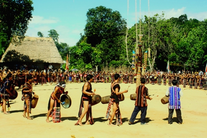 Rythmes sacrés du cồng chiêng en voyageant à Pleiku