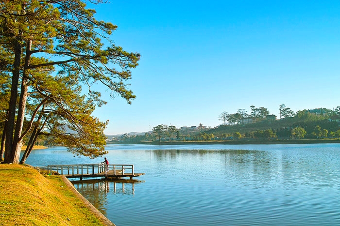 Reflets romantiques du lac Xuan Huong - Une étape incontournable pour voyager à Dalat