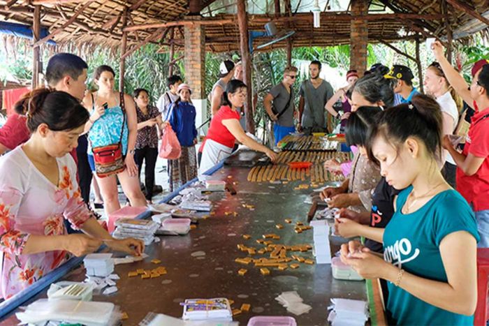 Atelier de fabrication de bonbons à la noix de coco à Ben Tre