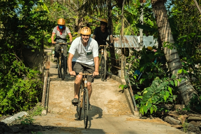 À vélo au cœur des paysages ruraux de Ben Tre, une expérience de voyage authentique au Sud du Vietnam