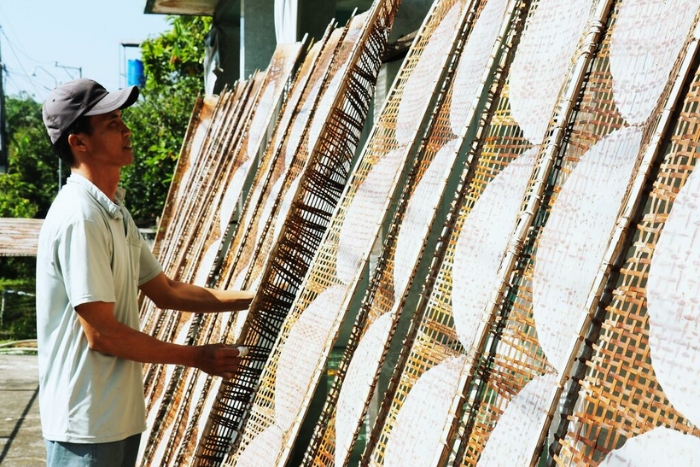 Entre tradition et gestes pr&eacute;cis: Les galettes de riz de Cai Be