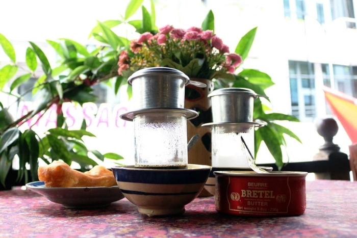 Goûter un café au beurre français