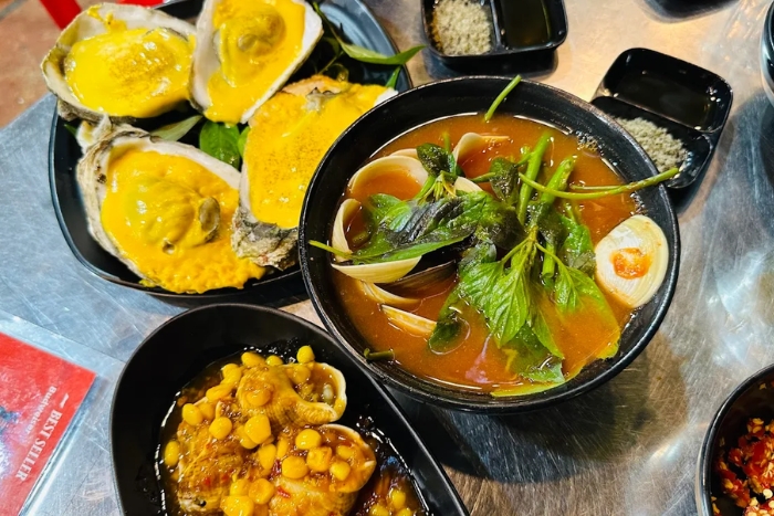 Déguster des fruits de mer et escargots chez Ốc Bông