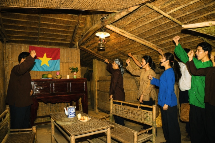 Reconstitution de la vie sous les tunnels de Cu Chi