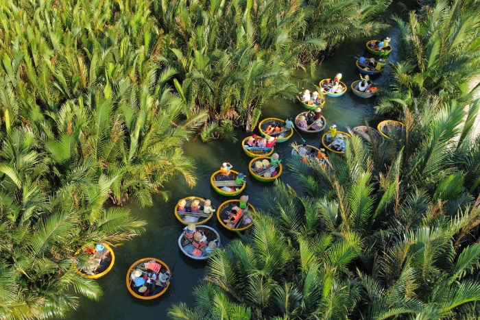 Vivre l’expérience du bateau-panier dans la forêt de cocotiers de Bay Mau Hoi An