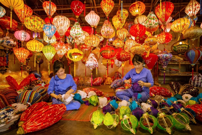 Le processus de fabrication de lanternes faites à la main - une caractéristique culturelle unique du peuple de Hoi An