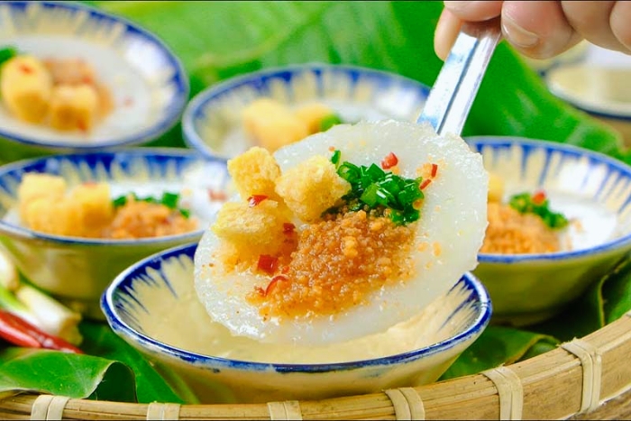 Cuisine traditionnelle de Quy Nhon avec le b&aacute;nh b&egrave;o ch&eacute;n