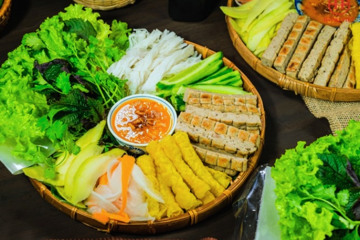 Goûter au nem nướng, une saveur emblématique de Nha Trang