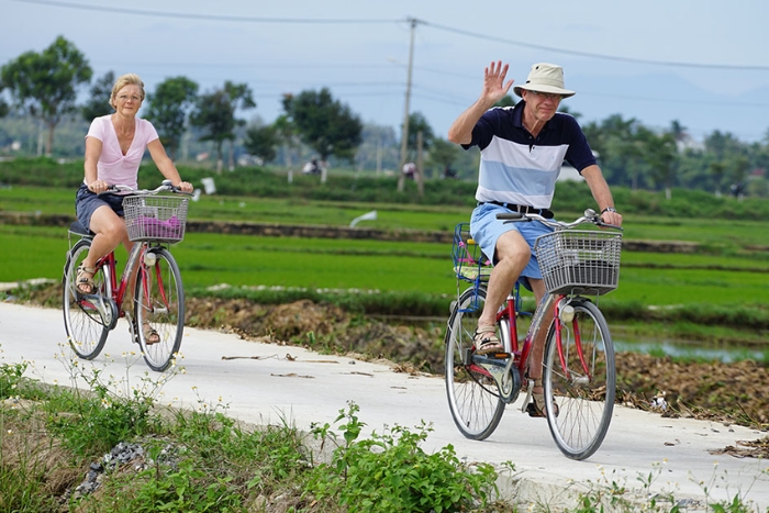 Faites du vélo pour explorer le village de légumes Tra Que, Hoi An