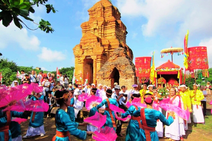 Danse et ferveur du festival Katê - parmi les choses à faire à Hoi An