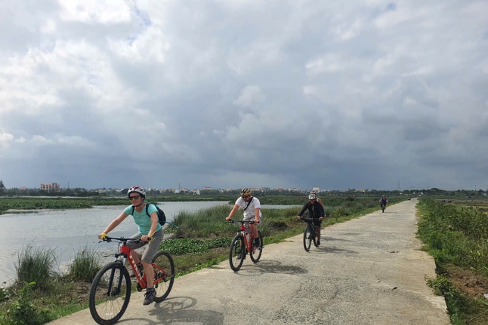 Que faire à Hoi An le week-end ?  balade à vélo dans les rizières de Tra Que
