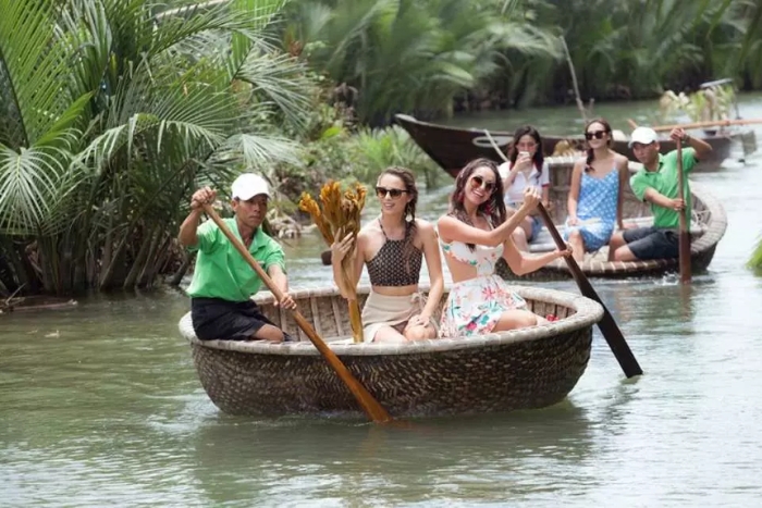 Coconut Basket Boat tour dans la forêt de Bay Mau