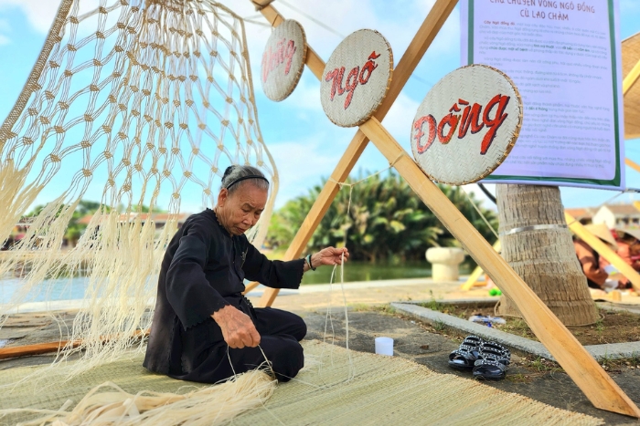 L'artisanat unique du tissage de hamacs en maïs de champ de Cu Lao Cham est un patrimoine national