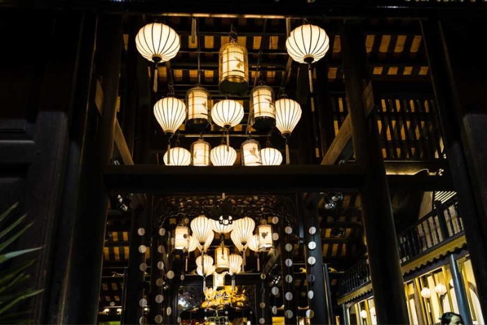 Lanternes décoratives à l'intérieur du musée du folklore, le magnifique musée de Hoi An