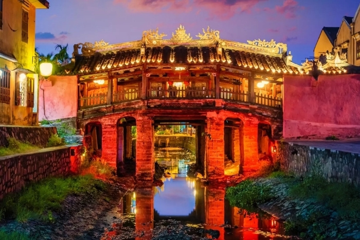 Le Pont Couvert Japonais (Chua Cau)