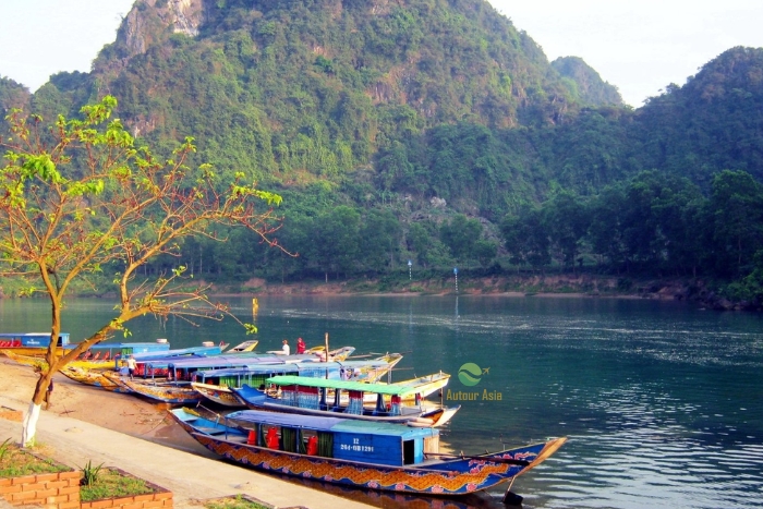 Balade paisible sur la rivière Son pendant le voyage Hué Dong Hoi Vietnam