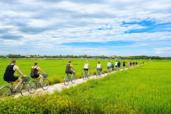 Balade &agrave; v&eacute;lo dans les rizi&egrave;res de Mai Chau et d&eacute;couverte de la vie locale