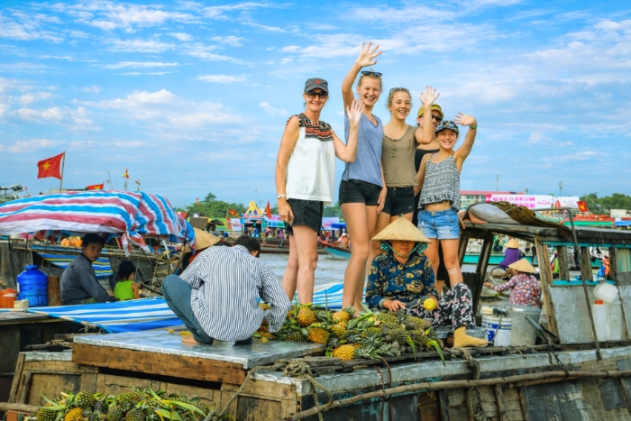 Plonger dans l&rsquo;effervescence du march&eacute; flottant de Cai Rang t&ocirc;t le matin