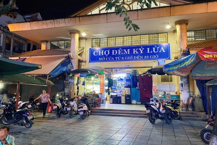 Soirée gourmande et shopping au marché Ky Lua boucle du Nord Vietnam