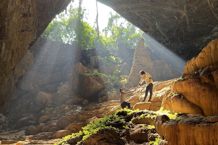 Après-midi à la grotte de Nguom Ngao sur la boucle du Nord Vietnam