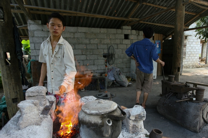 Fin journ&eacute;e au village forge Phuc Sen boucle du Nord Vietnam