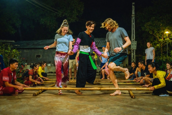 Au rythme des danses et musiques traditionnelles, un moment fort du circuit &agrave; Mai Chau Pu Luong Ninh Binh en 6 jours