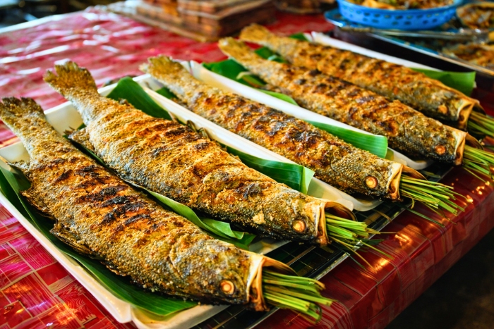 Saveurs locales autour du poisson de rivière grillé à Mai Chau