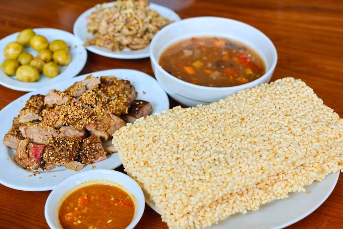 La cuisine embl&eacute;matique de Ninh Binh: Ch&egrave;vre de montagne avec riz croustillant