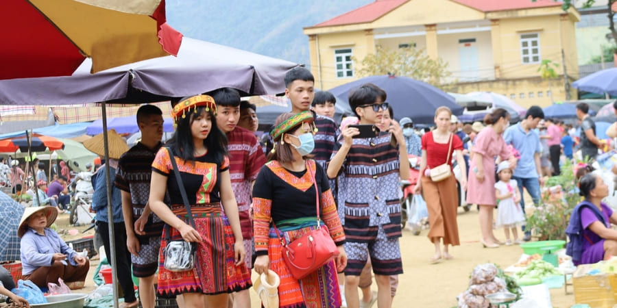 Marché hebdomadaire à Mai Chau