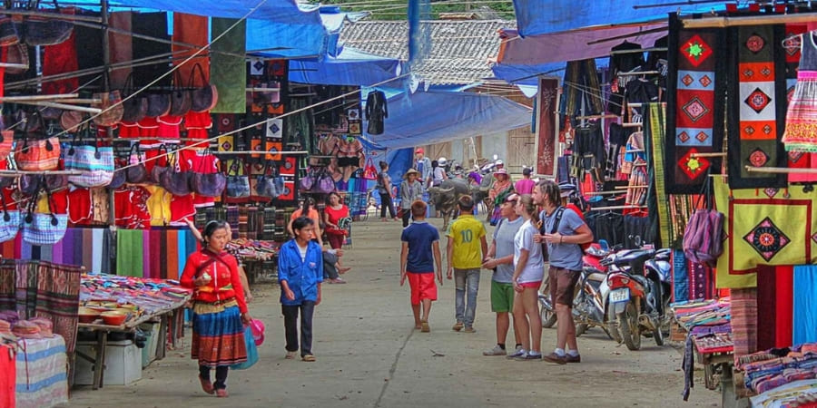 Marché hebdomadaire au village de Lac