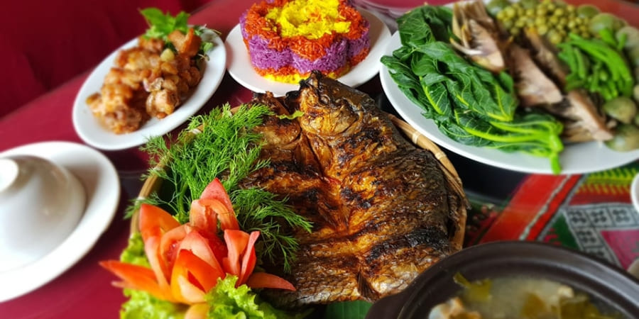 Poisson de ruisseau grillé Pà Pỉnh Tộp