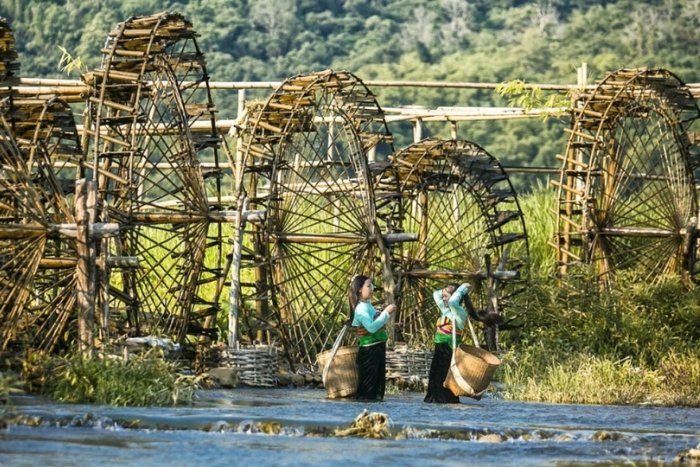 D&eacute;couvrez les roues &agrave; eau du village de Chieng Lau, un aspect fascinant de la culture locale
