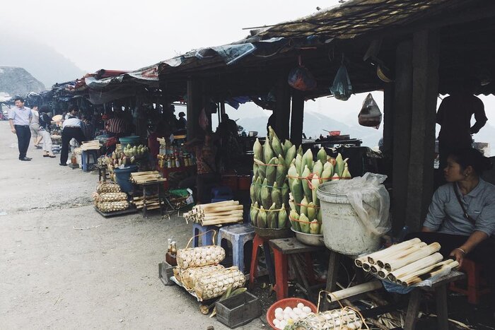 Le marché au sommet du col de Thung Khe