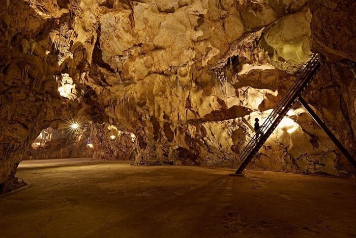 Admirer la beauté unique des grottes à Mo Luong