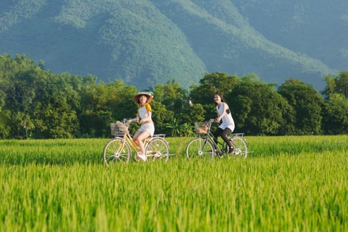 Le v&eacute;lo permet de d&eacute;couvrir les villages &agrave; son propre rythme