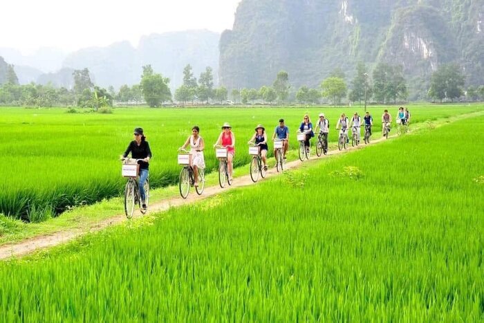 Faire du vélo dans la vallée pour visiter les villages