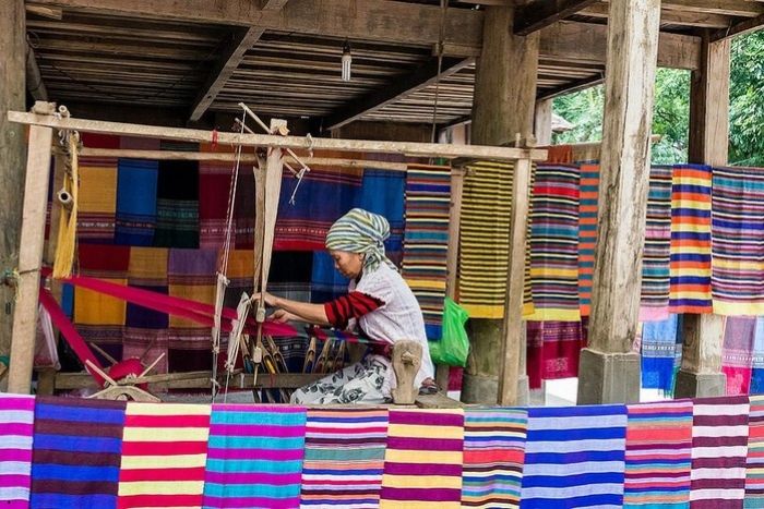 Souvenirs en brocart de Mai Chau