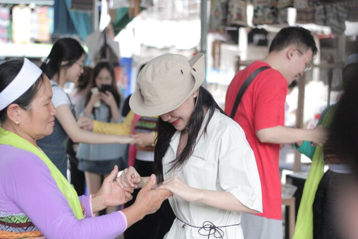 Participez à des activités culturelles au village de Poom Coong