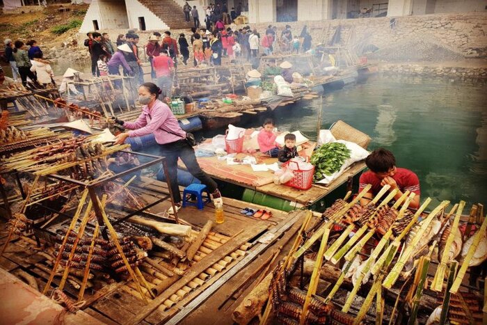 Visiter le marché flottant de Thac Bo