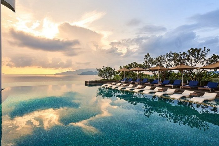 La piscine &agrave; d&eacute;bordement du Sheraton Nha Trang Hotel & Spa