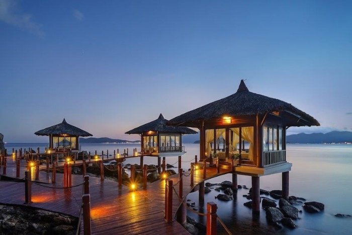 Vinpearl Luxury Nha Trang vous offre un s&eacute;jour de luxe sur une &icirc;le paisible et pr&eacute;serv&eacute;e