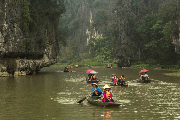Excursion en bateau à Tam Coc en famille