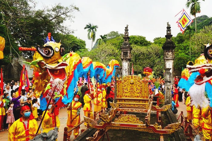 Festival dans l'ancienne capitale de Hoa Lu