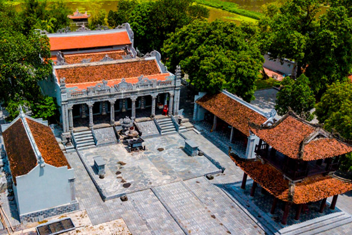 L'intérieur du temple de Thai Vi a été construit en forme de la lettre Công (工), et son extérieur a la forme de la lettre Quốc (国)