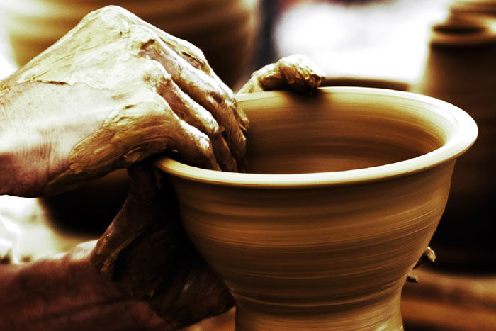 Le processus de fabrication de la porcelaine artisanale dans le village de Bo Bat