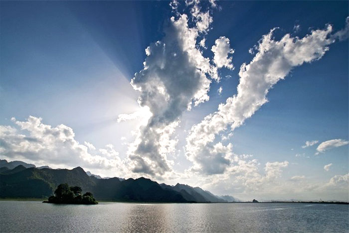 La beauté du lac Yen Quang