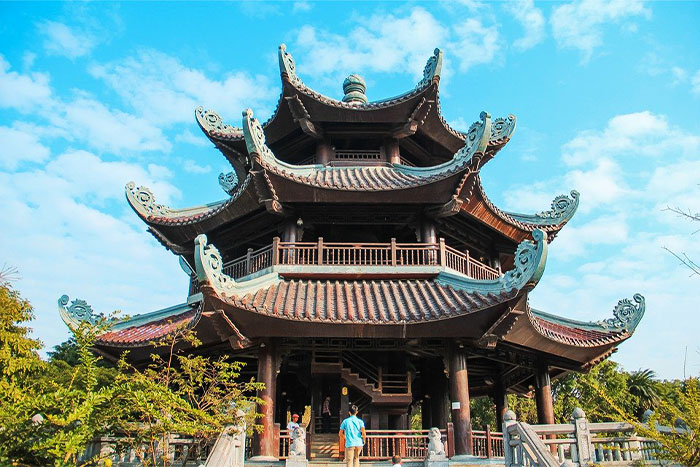 Clocher de la pagode Bai Dinh
