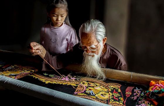 Que Faire à Ninh Binh ? Visiter Le Village De Broderie De Van Lam Ninh Binh