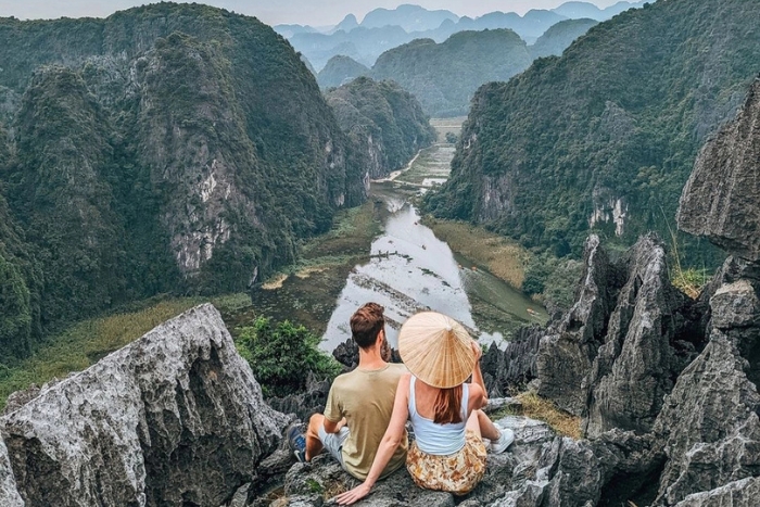 Vue panoramique depuis la pagode Hang Mua – un incontournable à Tam Coc